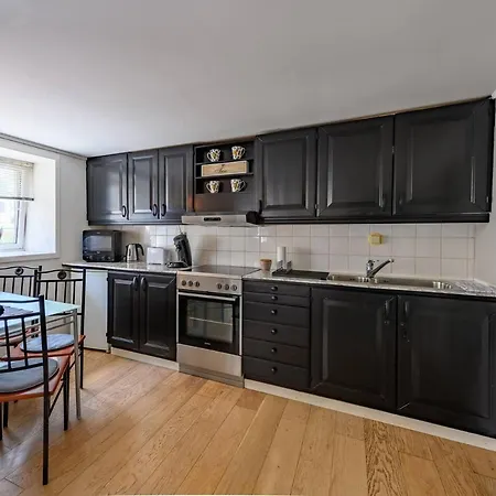 Nicolas 1 & Cozy 2 * סטוונגר