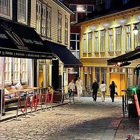 Nicolas 1 & Cozy 2 * Stavanger